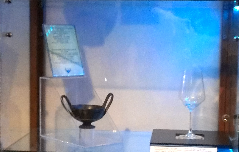 kantharos etrusco museo vino firenze