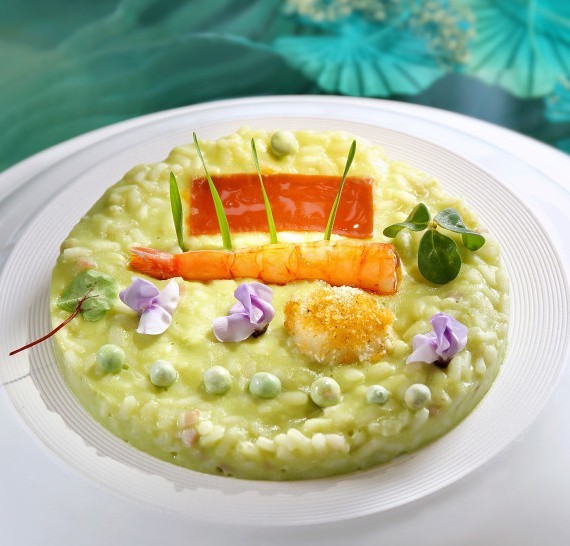 Sweet pea risotto with baked queen scallops and red prawn