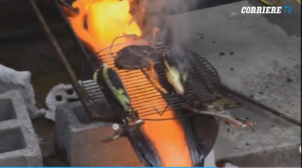 cucinare carne sulla lava vulcano
