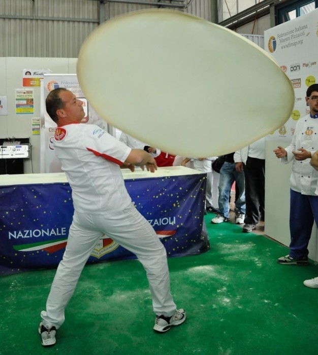Pizza acrobatica a Tirreno C.T.