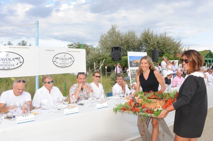 a tavola sulla spiaggia 2015