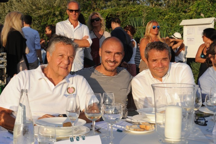 a tavola sulla spiaggia 2015
