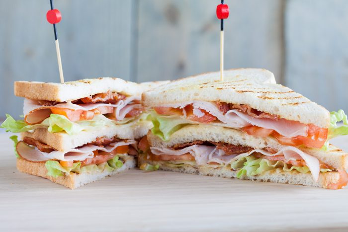 Fenomenologia del Club Sandwich, il panino "da hotel" per eccellenza