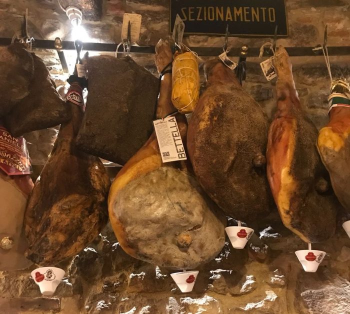 Firenze, La Prosciutteria "raddoppia" in San Frediano e diventa una wunderkammer Firenze, La Prosciutteria "raddoppia" in San Frediano e diventa una wunderkammer