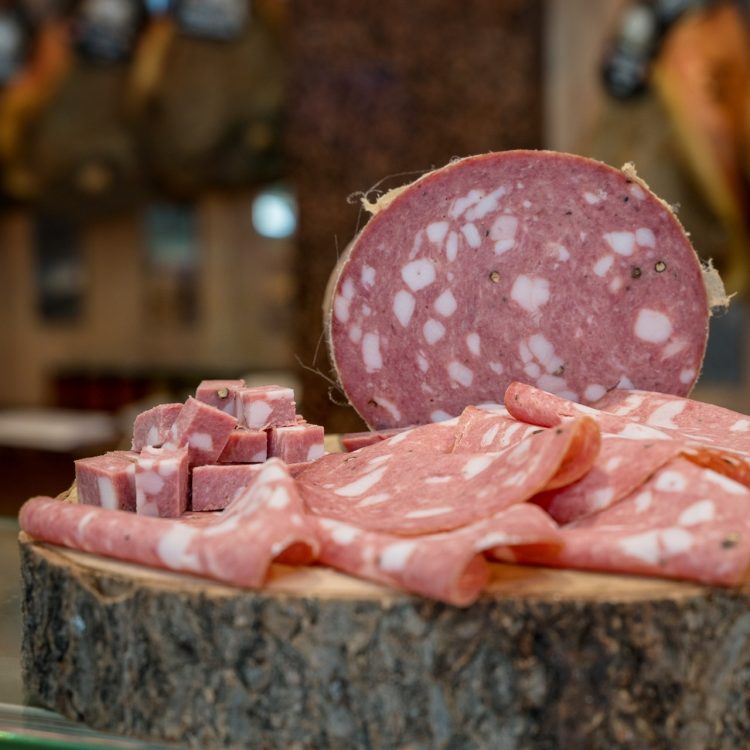 Stesso luogo, stessa famiglia i 70 anni del salumificio Mannori di Vergaio