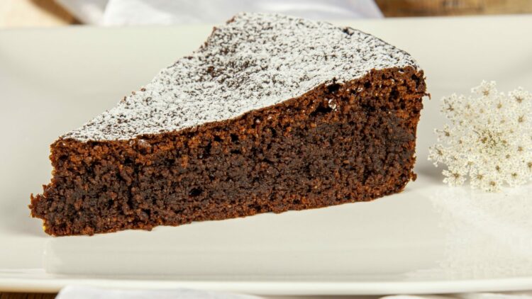 Torta caprese: storia e origini del goloso dolce napoletano