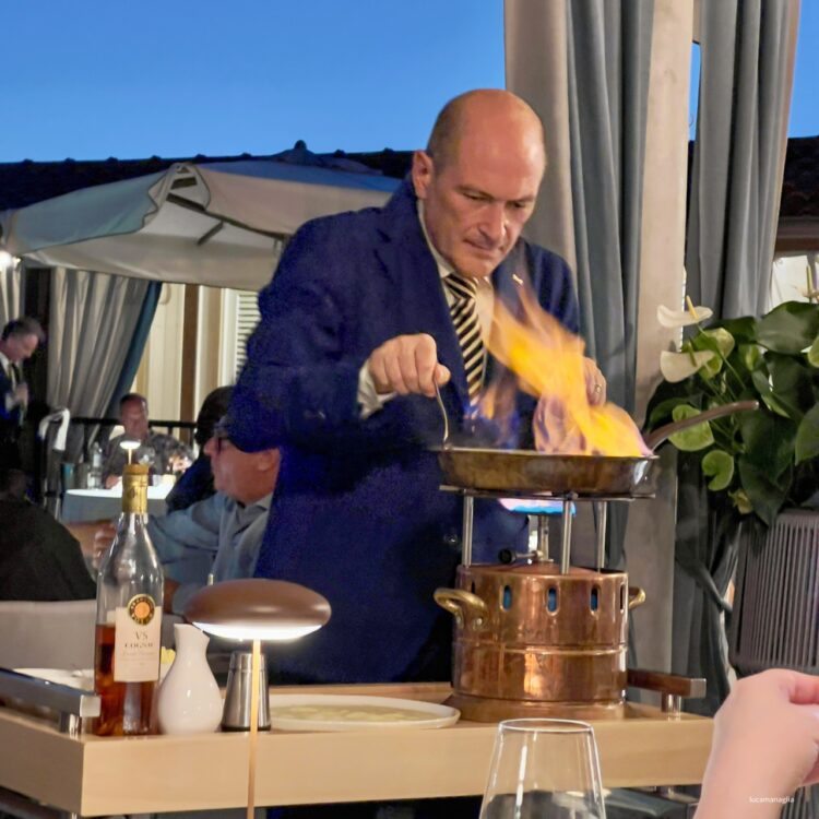 cucina flambè al Franco Mare Versilia (ph. Luca Managlia)