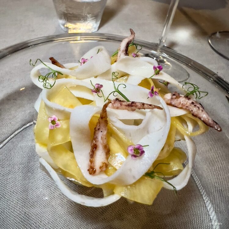 la tagliatella di seppie di Alessandro Ferrarini (Franco Mare Versilia) (ph. Luca Managlia)