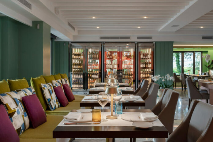 il ristorante Sciabola all'interno dell'hotel St. Mauritius a Forte dei Marmi