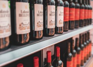 Evoluzioni del gusto a tavola: falsi miti e curiosità sul matrimonio tra cibo e vino