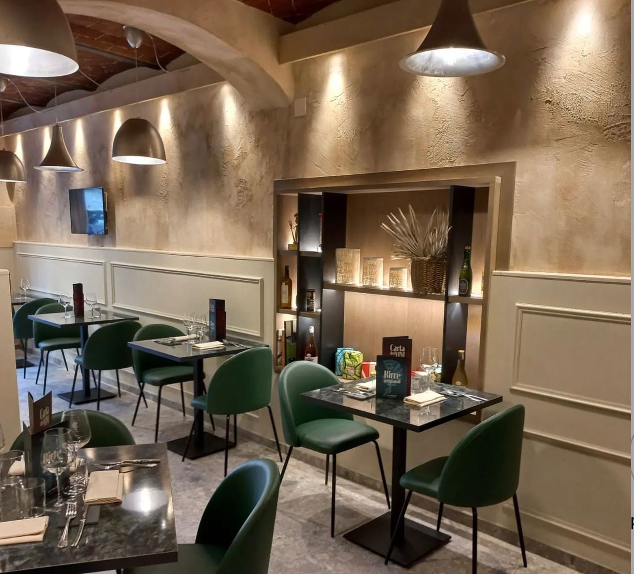Gli interni della Fenice, pizzeria contemporanea