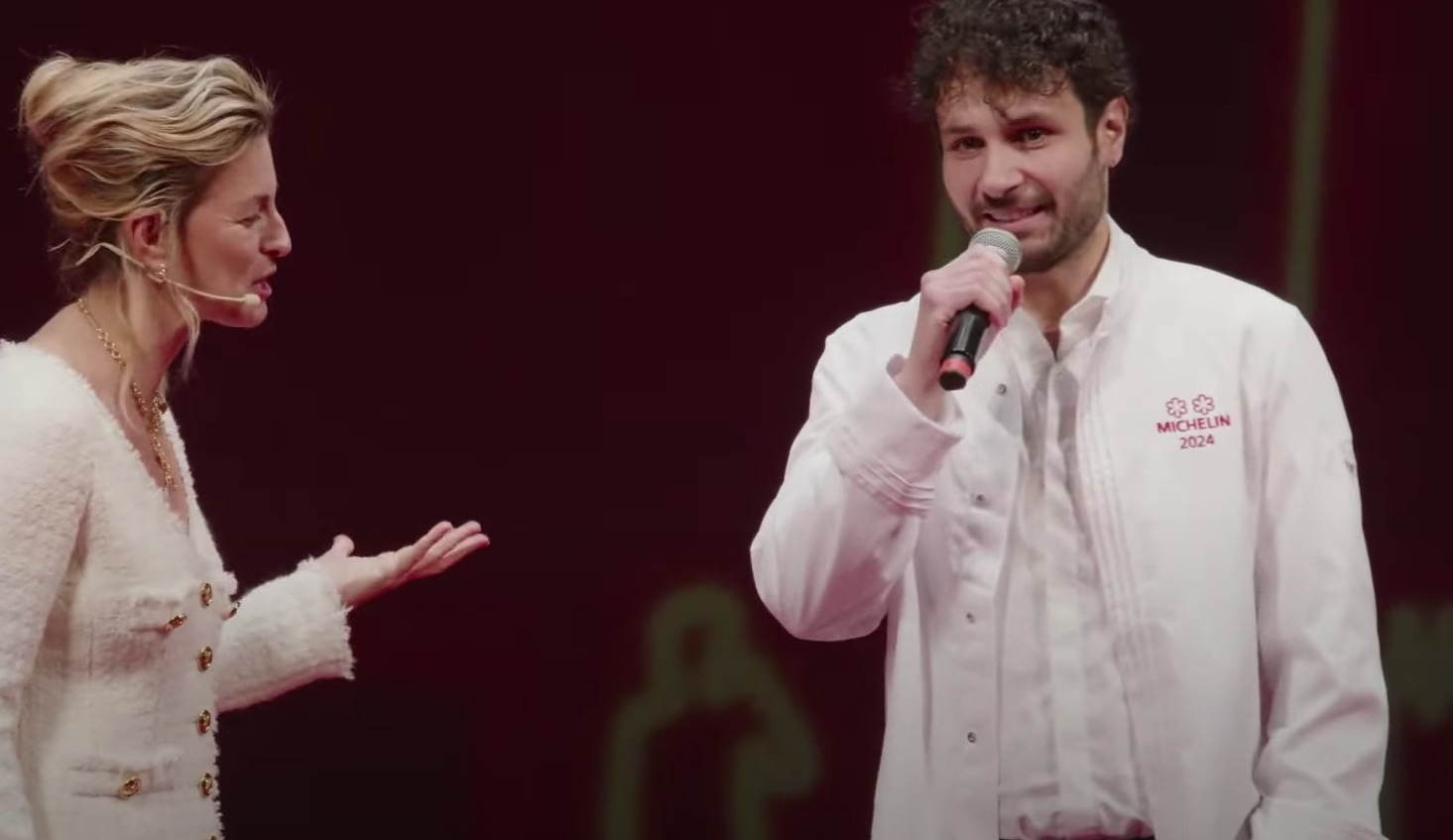 Maicol Izzo, visibilmente commosso dopo aver ricevuto il premio Young Awards e la seconda stella