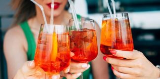 Alcol e food influencer, ecco come non si fa cultura del bere responsabile