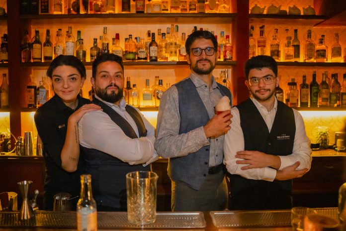 Dieci anni di Black Monday: a Salerno la mixology che ha imparato a prendersi il suo tempo